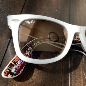 Ray-Ban Wayfarer Limited Ed. Peace Love & Equality